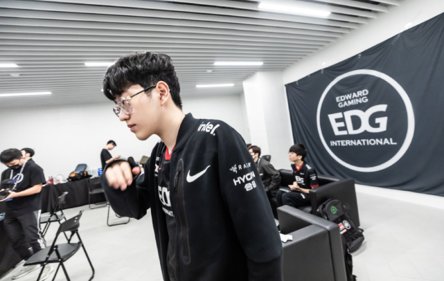 了一个生动 了一个生动